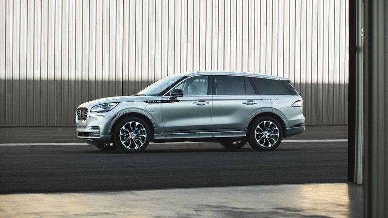 Illustration for article titled The 2020 Lincoln Aviator Has Sleek Lines and 450 HP